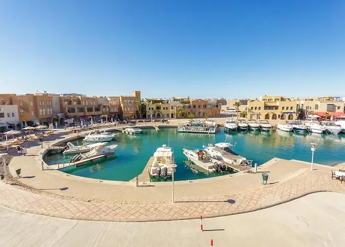 Abu-Tig Marina Apartment