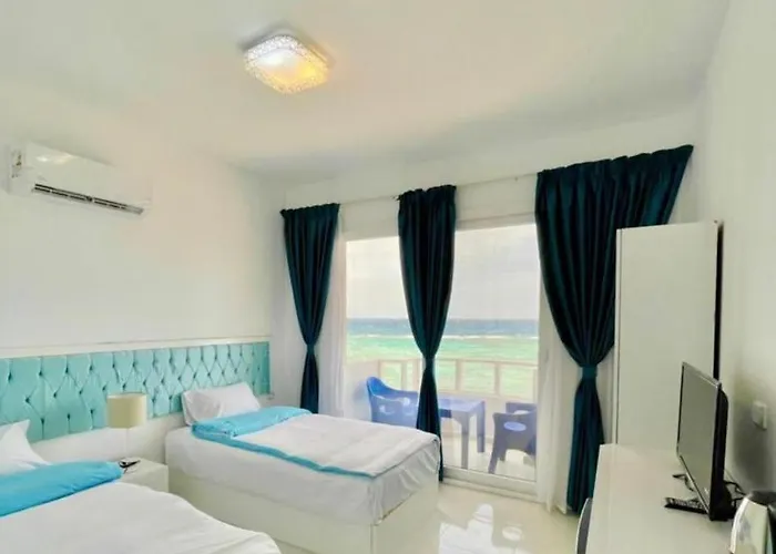 Room In Bb - Iaru Nub -