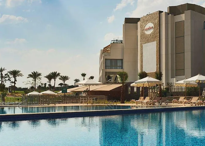 Movenpick Resort And Golf Einbay