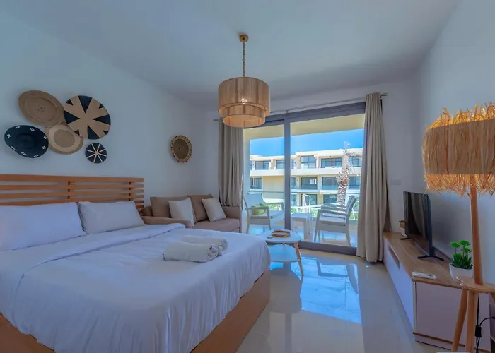 Boho-Chic Studio Apartment In G-Cribs, Pool View