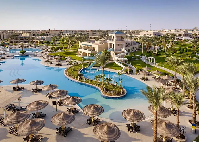 Coral Sea Holiday Resort & Aqua Park
