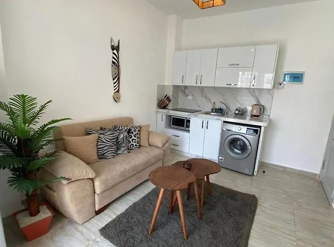1 Bed Apartment - Balcony Pool Parking