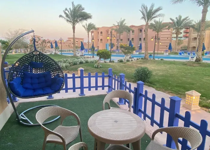 شاليه مميز ارضي بحديقة علي حمام السباحة مباشرة بورتو ساوث العين السخنة للعائلات فقط