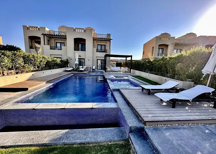Luxurious Villa With Infinity Private Pool & Jacuzzi Over Sabina Island'S Lagoon