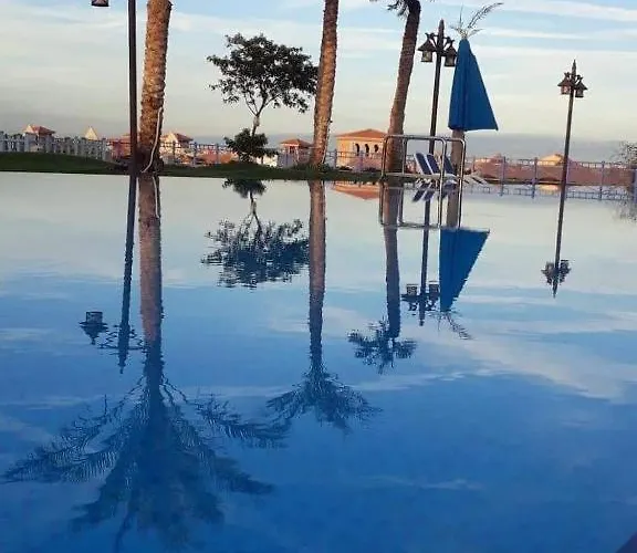 بورتو ساوث بيتش - علوي علي حمام السباحه - عائلات فقط