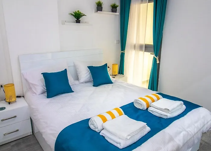 2 Bed Resort Apt-Sleeps 4-Balcony-Hotel Services