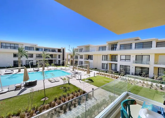 Refreshed & Uplifted 2 Bdr G Cribs