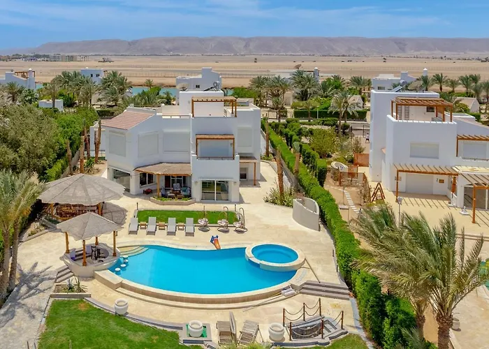 White Villa 4 Bedrooms & Private Heated Pool, Jacuzzi & Lagoon Views In Phase 4, El Gouna