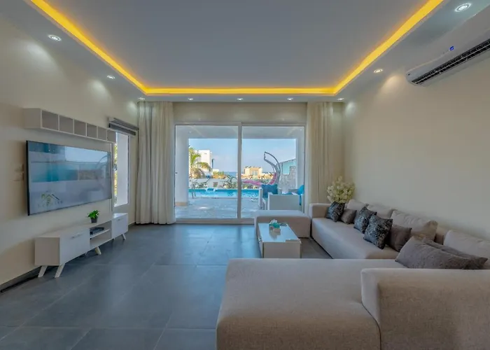Unique Villa With Heated Pool And Spa