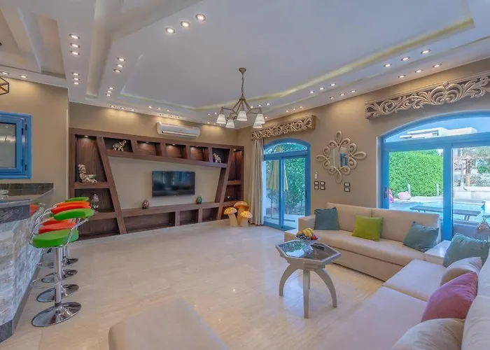 Spacious Villa With Private Pool