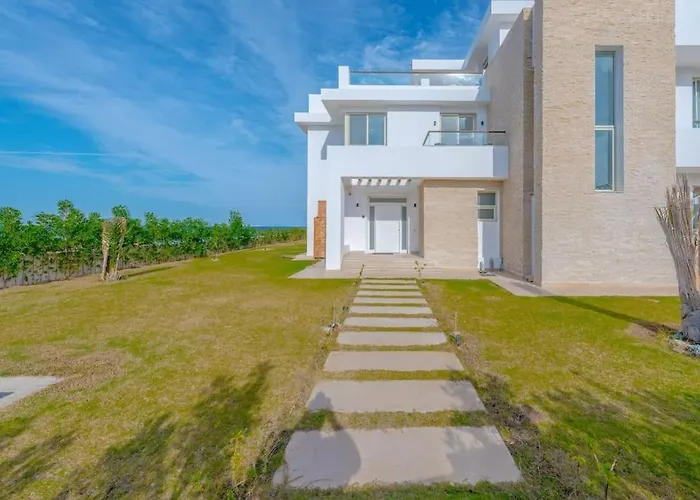 Royal Villa On The Beach