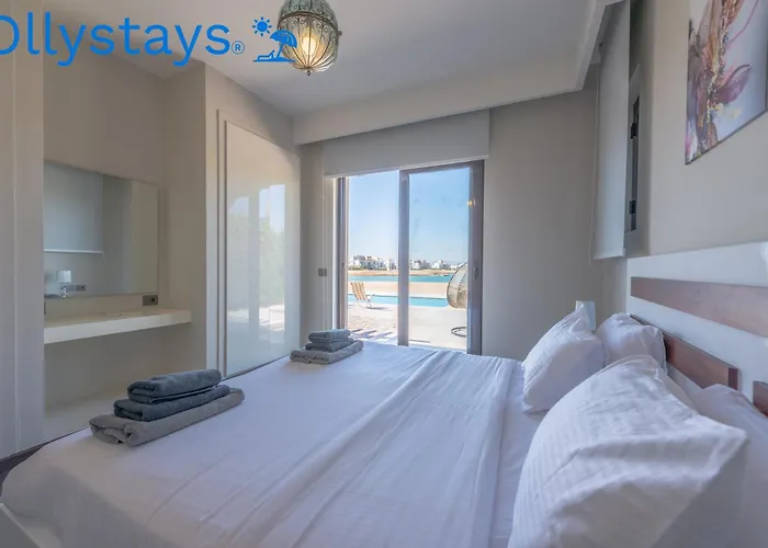 Ollystays Luxury 4Br, Heated Pool Villa, Ancient Sands! Kite Surfing Haven