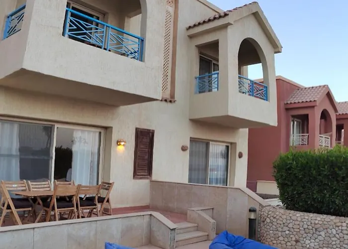 Magnificent 5-Bedrooms With Rooftop & Pool Access - No Mixed Egyptian Groups