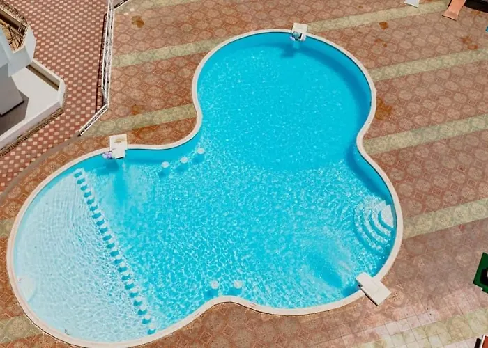 One Bed Apartment In Al Makramia