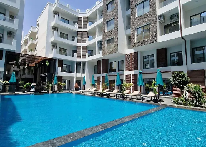 3Br 2Ba Retreat With Four Pools Gym And Onsite Dining Close To El Gouna