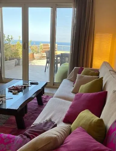 Rooftop Chalet In Ainsokhnatelal, Families Only, No Pets Allowed