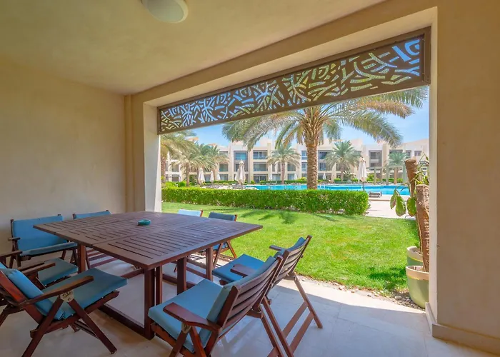Elegant Apartment With Pool And Beach Access