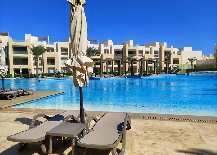 Apartment With Large Terrace & Nice Pool Area