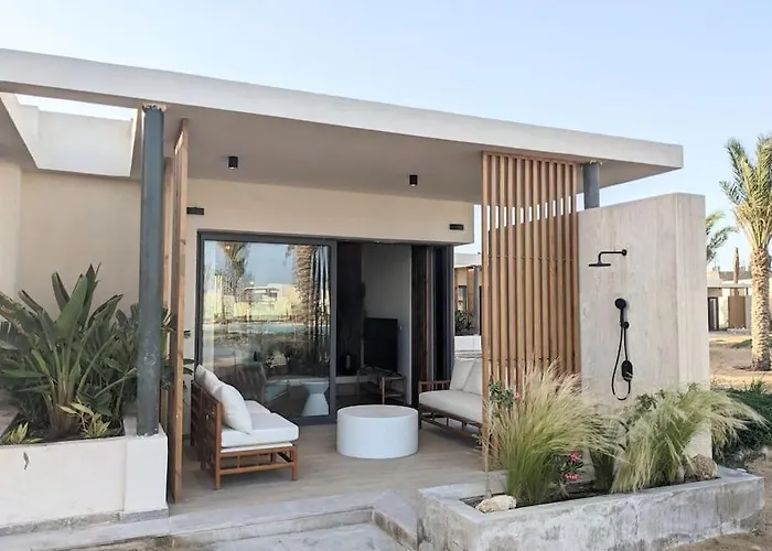 Magical Cabana Steps From Beach & Pool