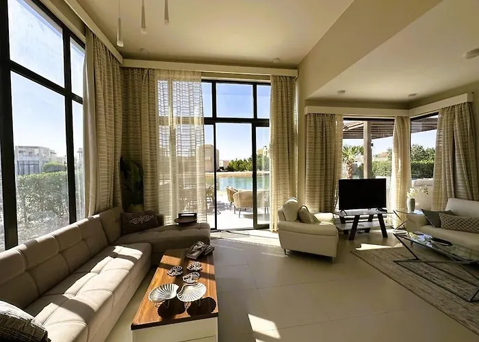 Luminous 4Br Villa, Free Pool & Lagoon Access At Gouna