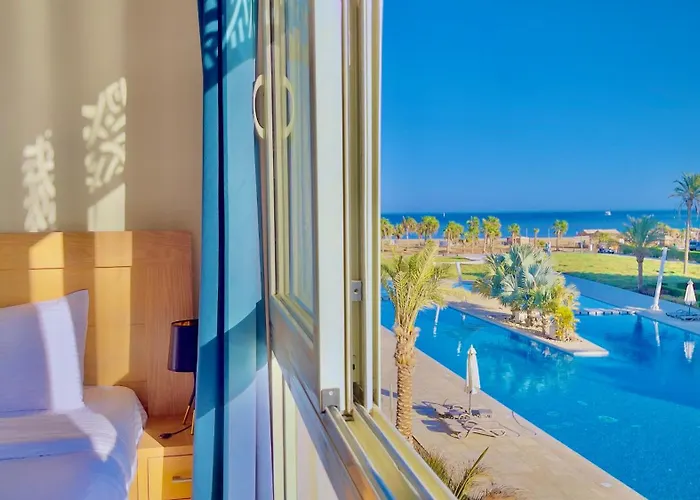 Walk To Beach, Seaview 2Br, Pool Free Access, Mangroovy! Ollystays