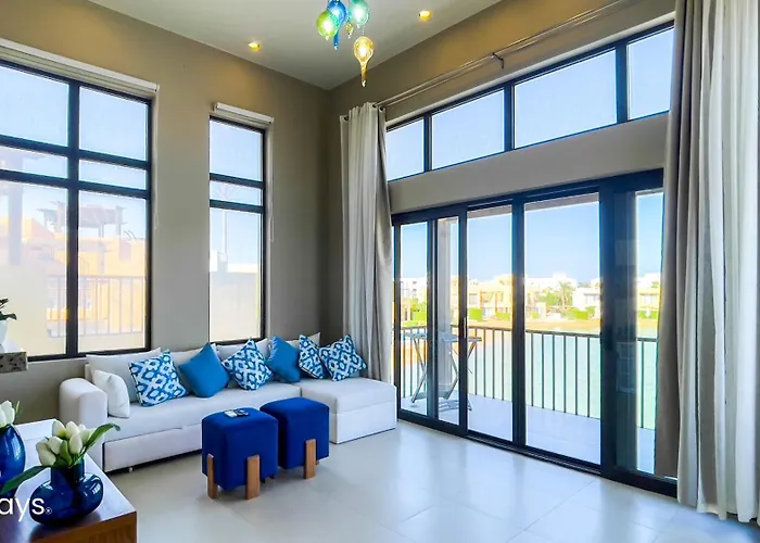 Ollystays Scenic Tawila 2Br, Lagoon & Shared Pool View!