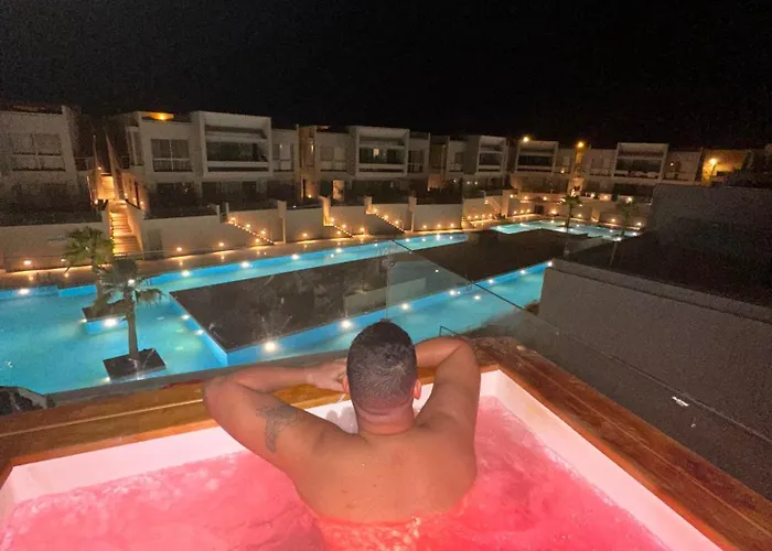 Lovely 1 Bedroom With Private Heated Jacuzzi At Sholan El Gouna