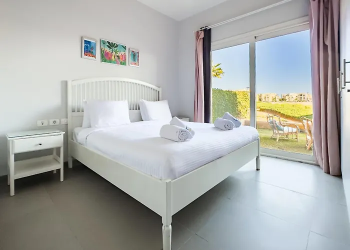 The 2Bdr Warmhearted Waterside Apt