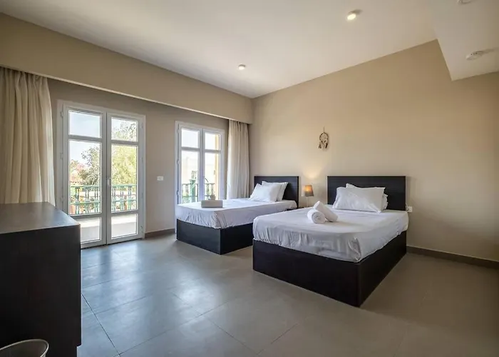 Ocean View: Spacious 2-Bed Apt