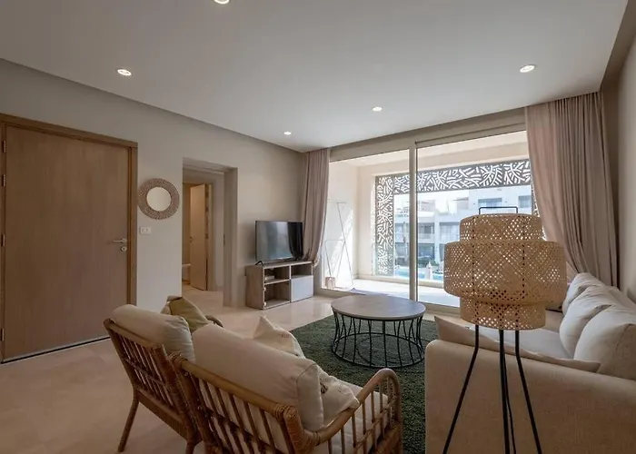 Newly Furnished & Bright 2Br Apt: Mangroovy