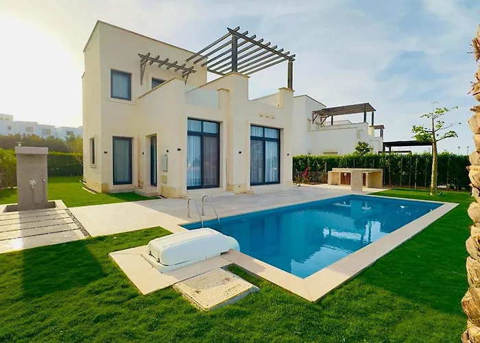 Ollystays Elegant 4Br Heated Pool Villa, Nanny Room! Elgouna
