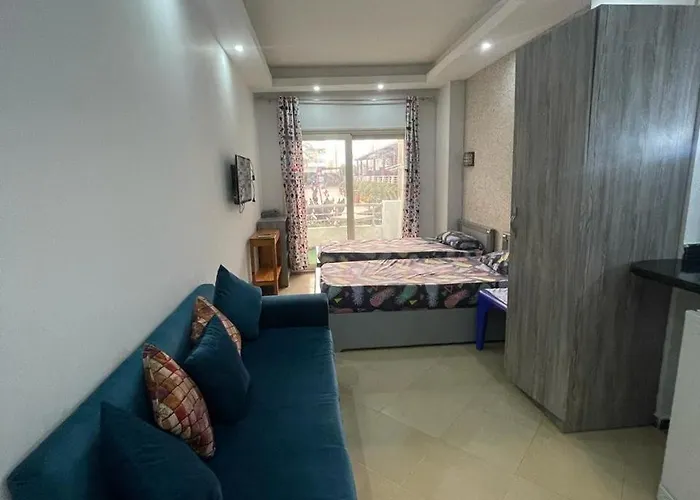Steps From Beach & Near Airport Furnteched, Kitchenette, Full Apt Free Wifi