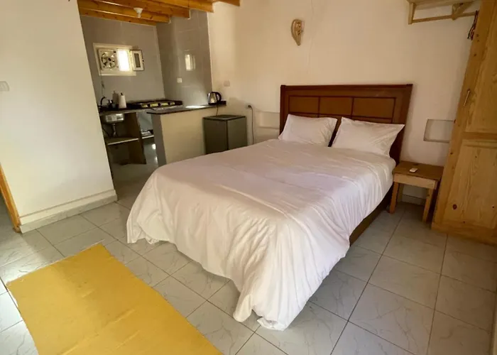 White Cabinah