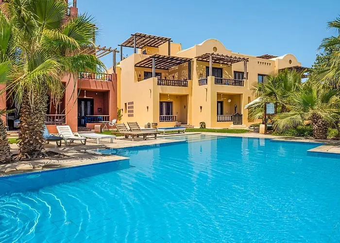 Townhouse With Roof Terrace,Balcony And Large Pool