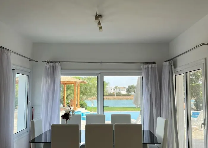 White Villa 4 Bedroom Elgouna Heated Pool