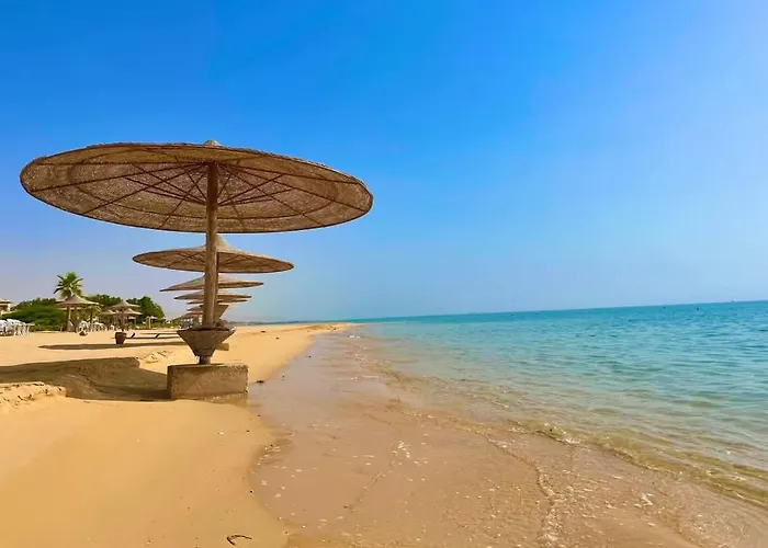 3 Bedroom Sunset Haven By The Sea