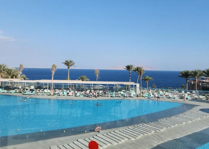 Cosy Romantic Sea View Villa at a 5 Hotel