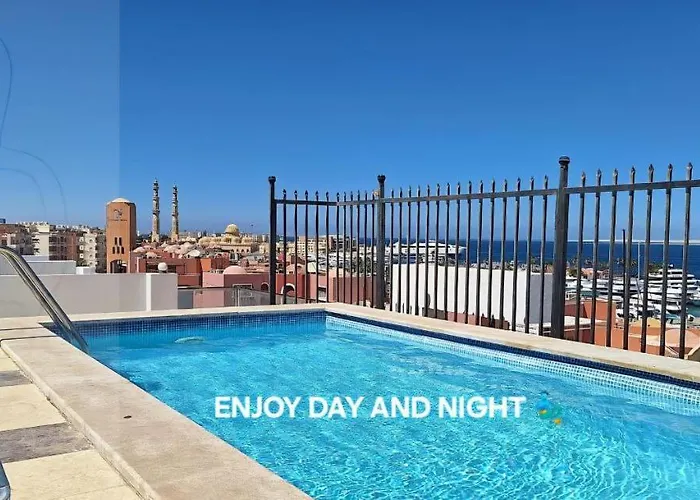 Centric Female-Only Sofa Bed & Free Rooftop Pool
