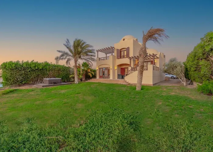 Scenic Views 3-Bedroom Villa In Sabina, El Gouna Private Jacuzzi & Lagoon Access