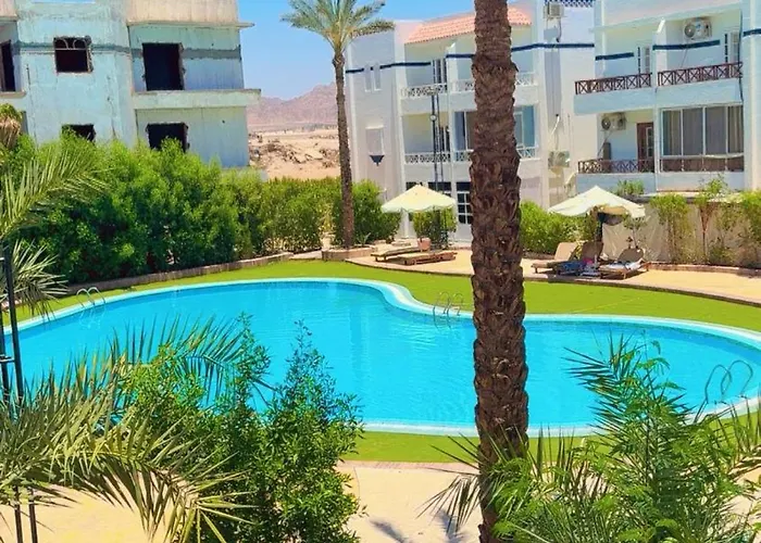 Luxury Apartment Perfect Location Pool View