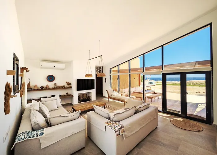 Seafront 3Br Soma Bay Villa With Exquisite Views