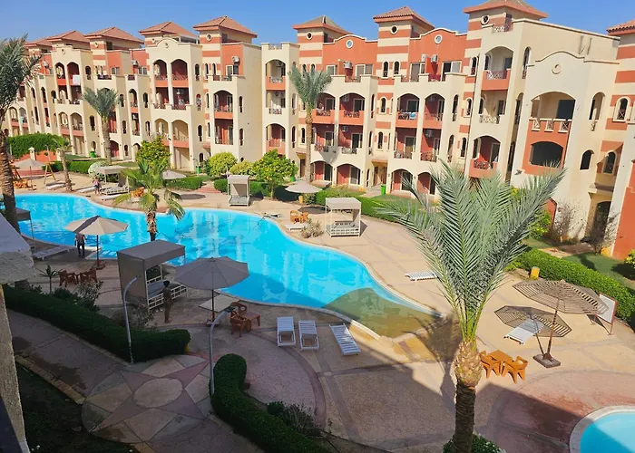 Pool & Beach Apartment