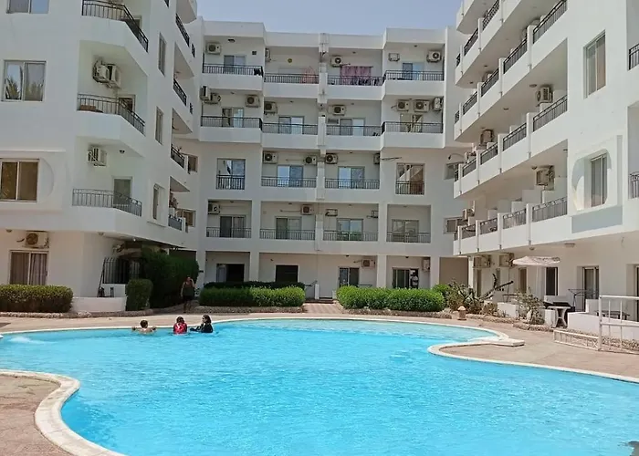 Al Makramia Compound B
