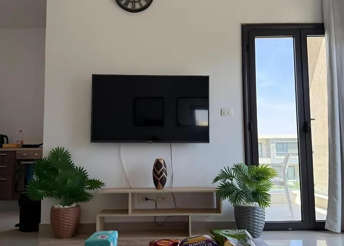 Cozy 2Br With Pool Access