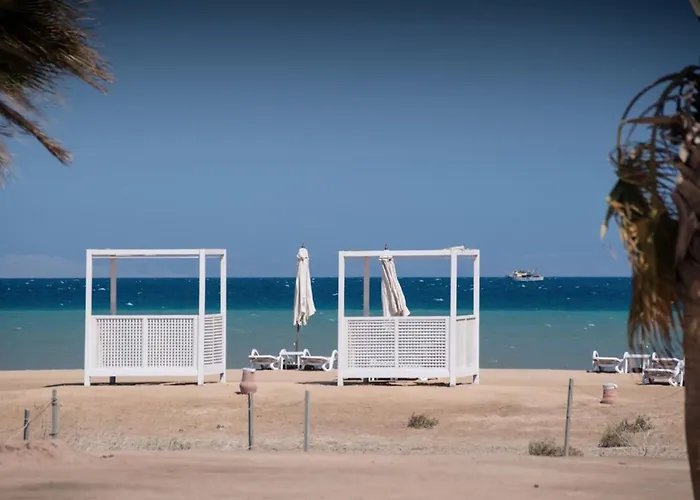 Vogue & Idyllic 2 Bdr Mangroovy Free Pool & Beach Access
