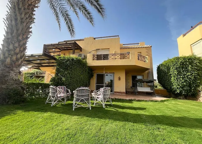 Charming Beachside 5Bdr Villa In Einbay