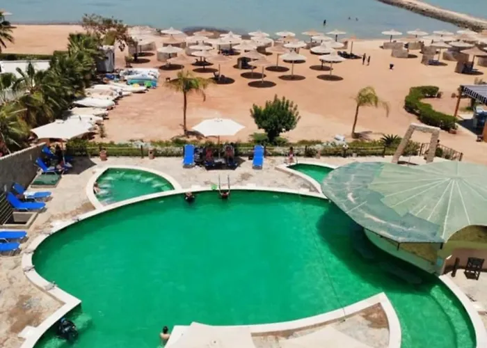 Hurghada Seafront Family Apartment With Pool View