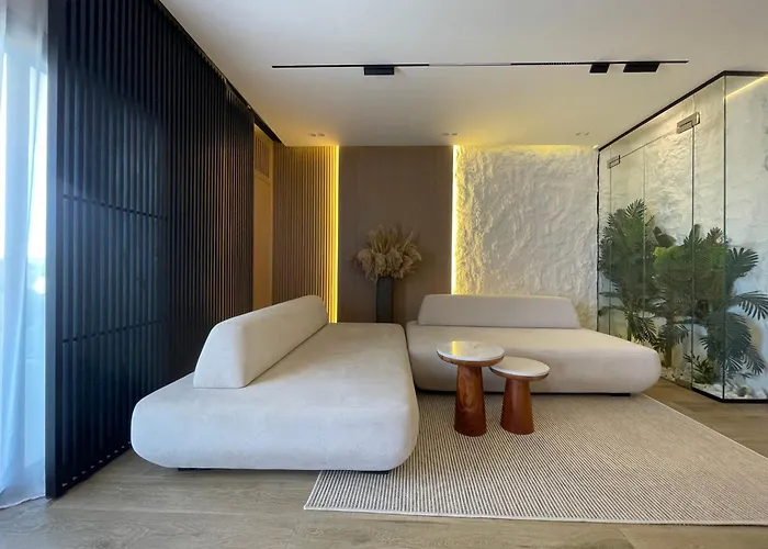 Blue Whale Beach Front Vip Apartments
