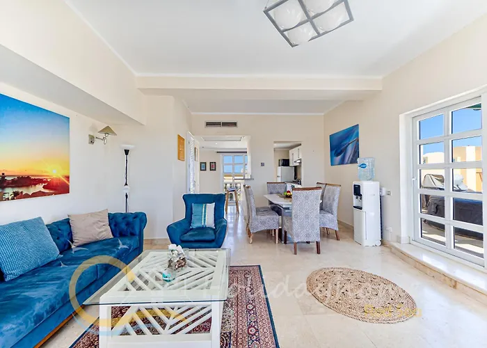 2-Br Penthouse With Roof Terrace In Abu Tig Marina