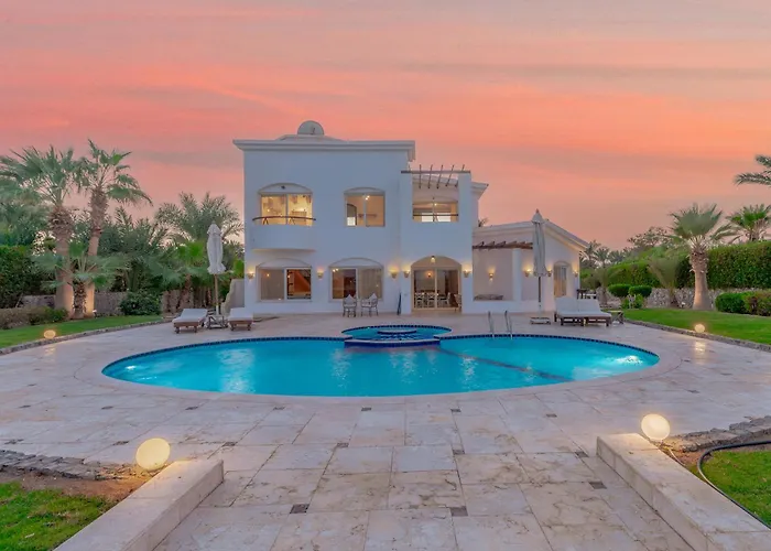Beautiful 4 Bdr Villa With Private Pool